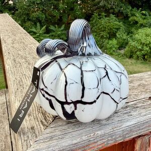 NEW Tahari Glass White Black Pumpkin 4.5” Tall Marble Pattern